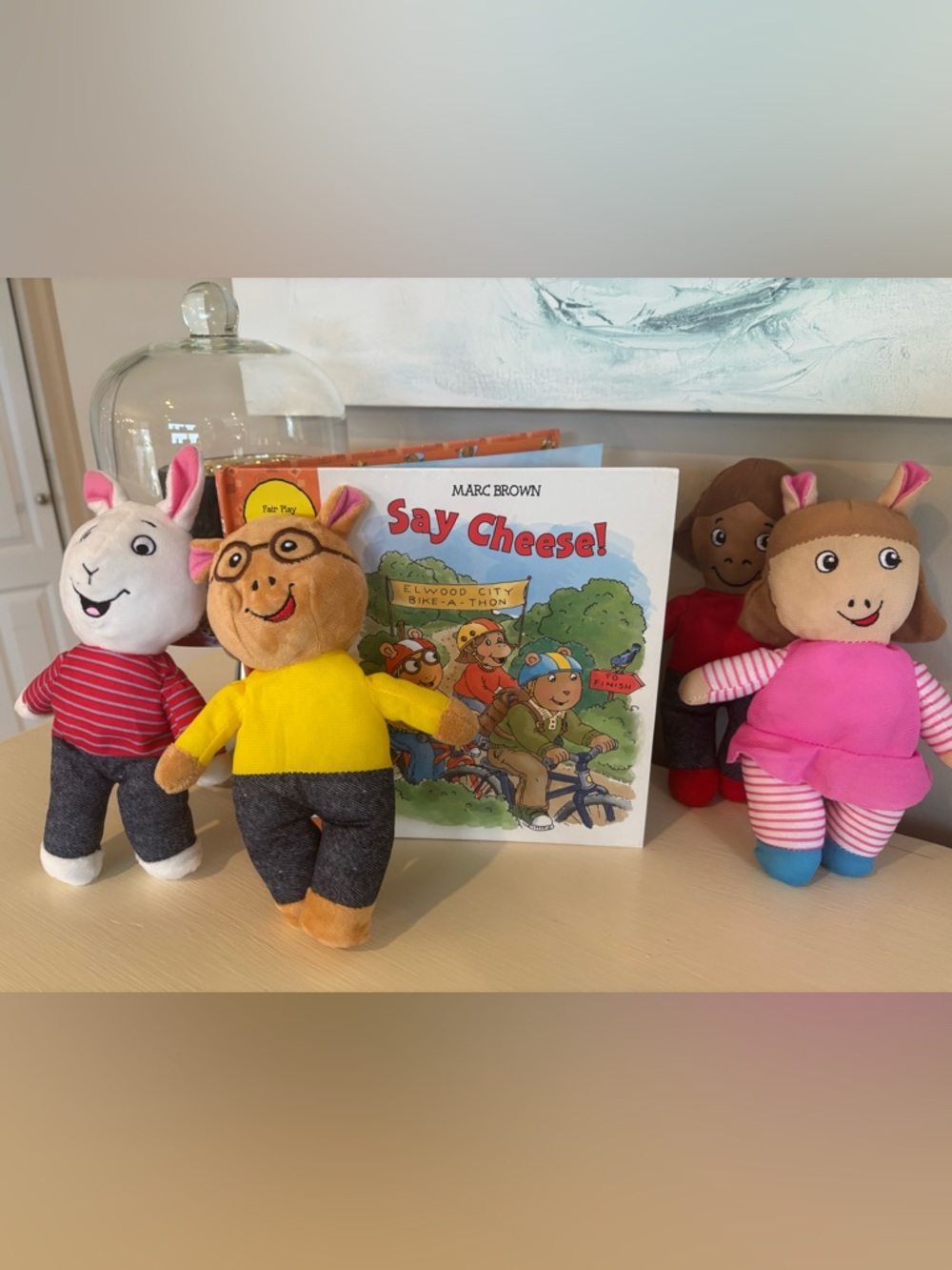 Great Arthur Gift Set includes 4 Plush Character Toys and Book by Mar. Brien